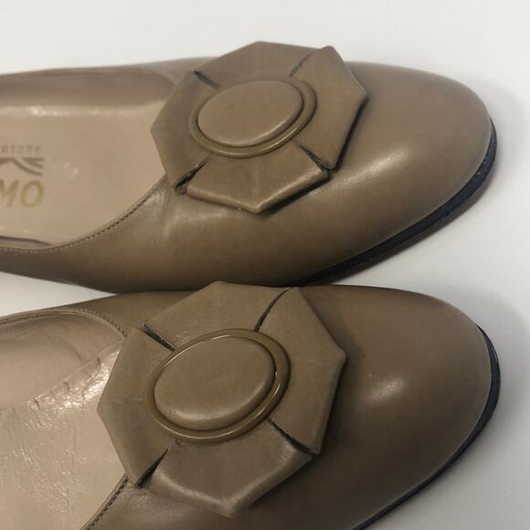 EUC Salvatore Ferragamo button front 7 1/2 heels - Picture 5 of 8